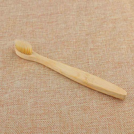 brosse à dents en bois beige