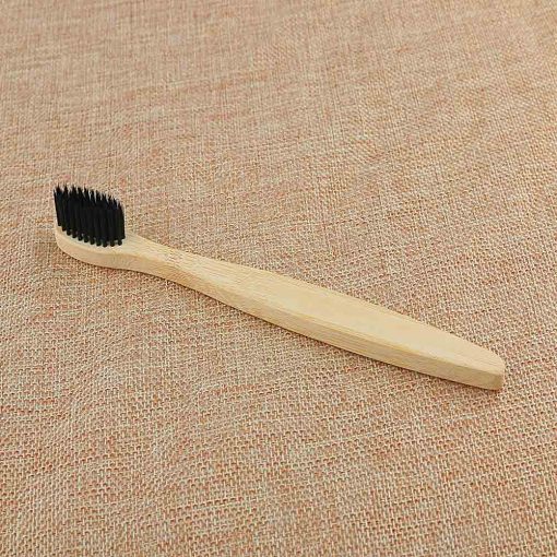brosse à dents en bois noir